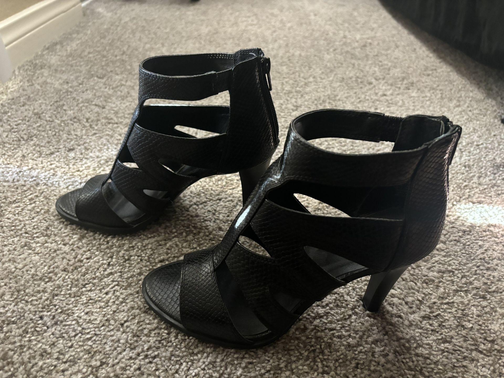 Simply Vera Wang Dragon Heels