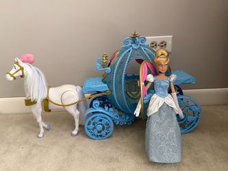Disney Store Cinderella Deluxe Horse and Carriage Playset $30