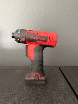 Snap on bit driver