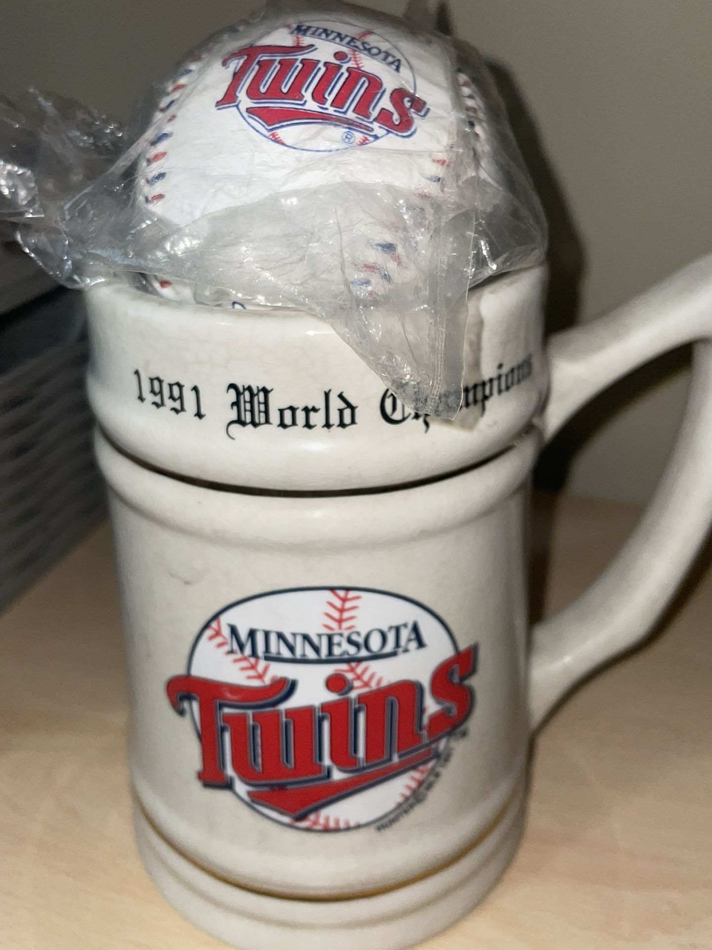 Twins 1991 World Series Baseball And Mug Signed By Kent Herbeck