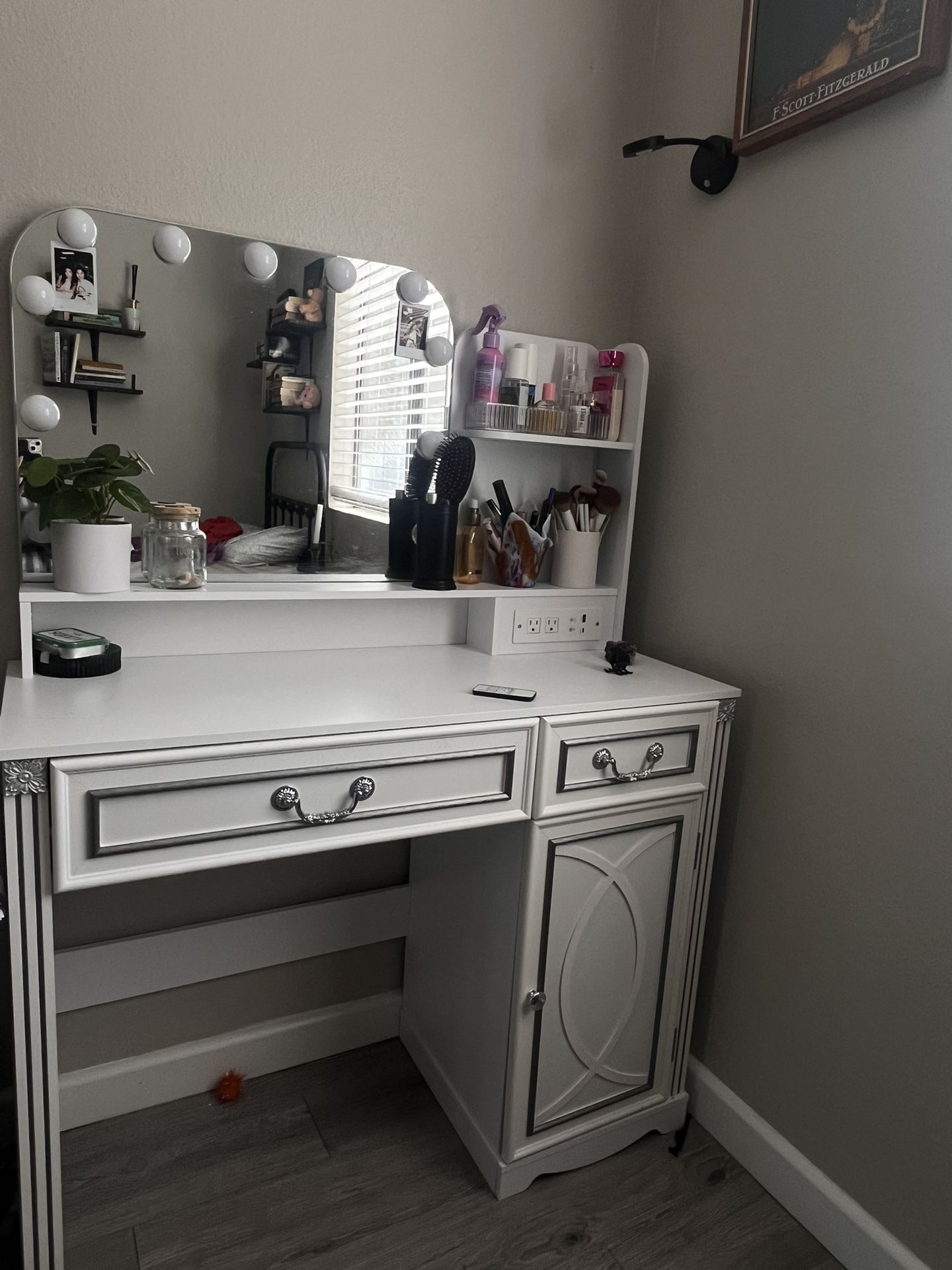 beauty vanity