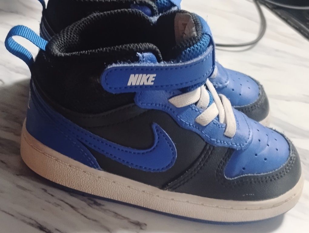 Toddler/Nike Shoes 8c 35 OBO