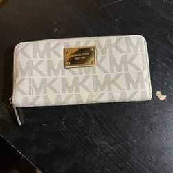 Michael Kors Jet Set Zip Around Wallet