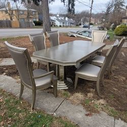 Gorgeous   Dining Table Set & 6 Chairs 