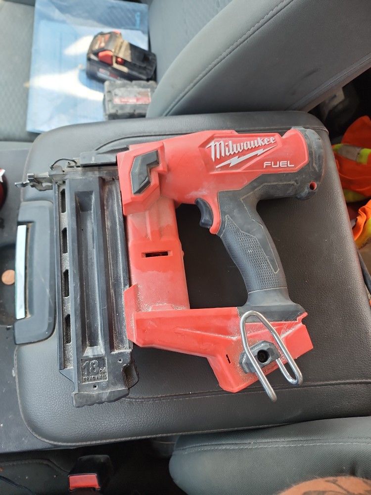 Milwaukee M18 18ga Finish Gun