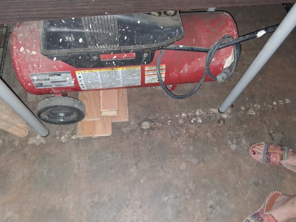 17 Gallon Husky Air Compressor