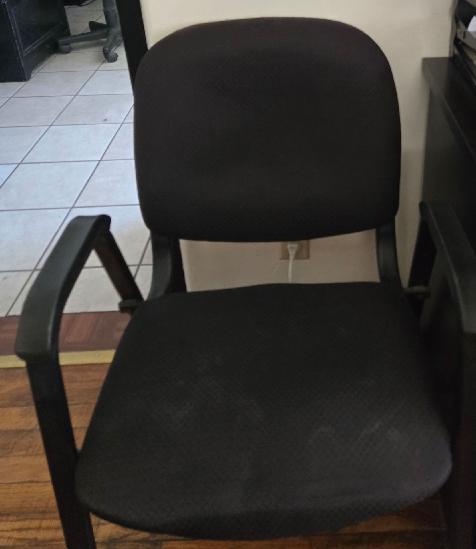 4 office chairs with arms