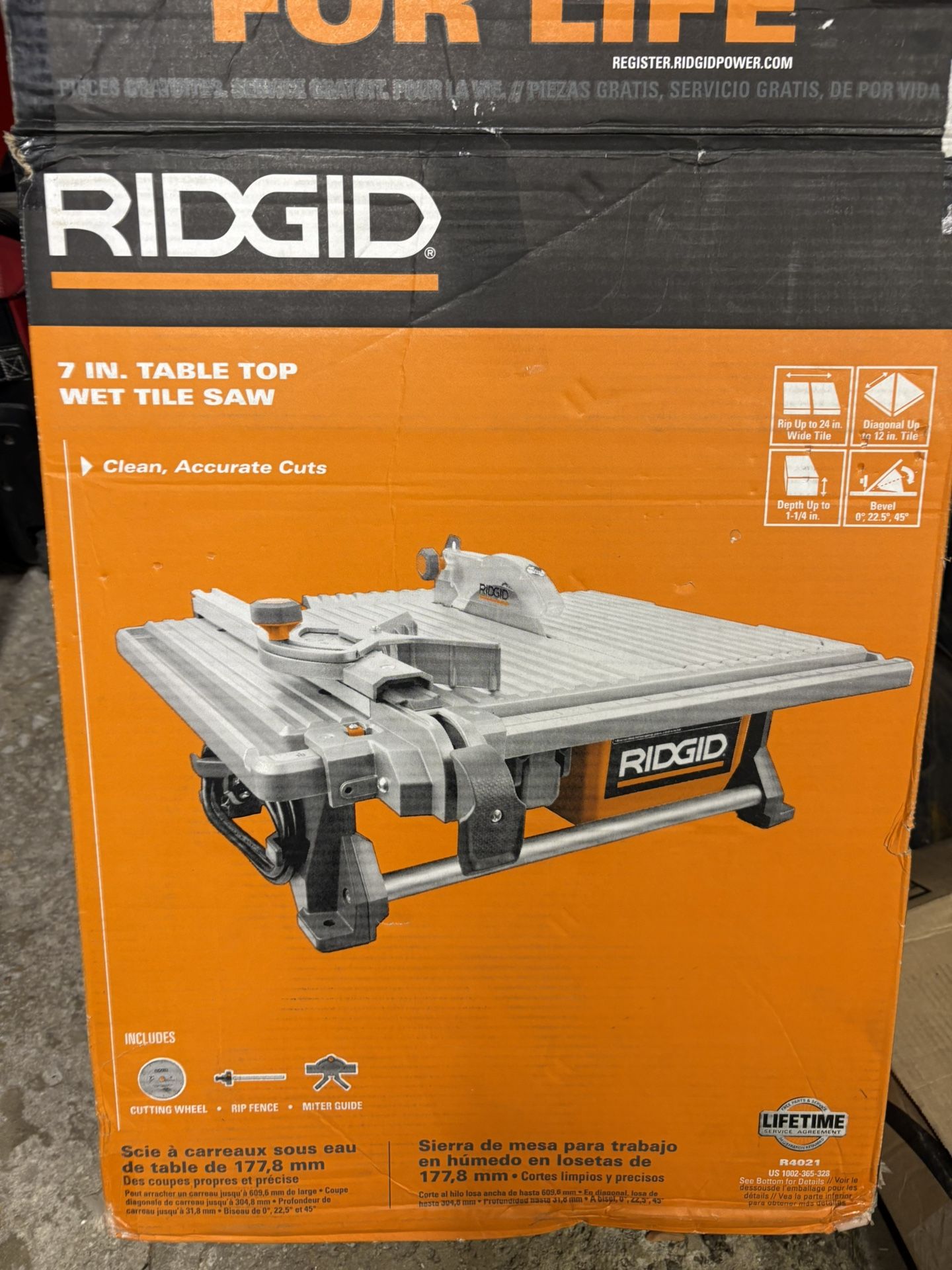 RIDGID 7 in. Blade Corded Tile Saw (New blade)
