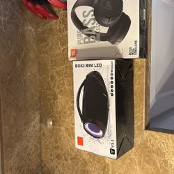Speaker And Headphones 