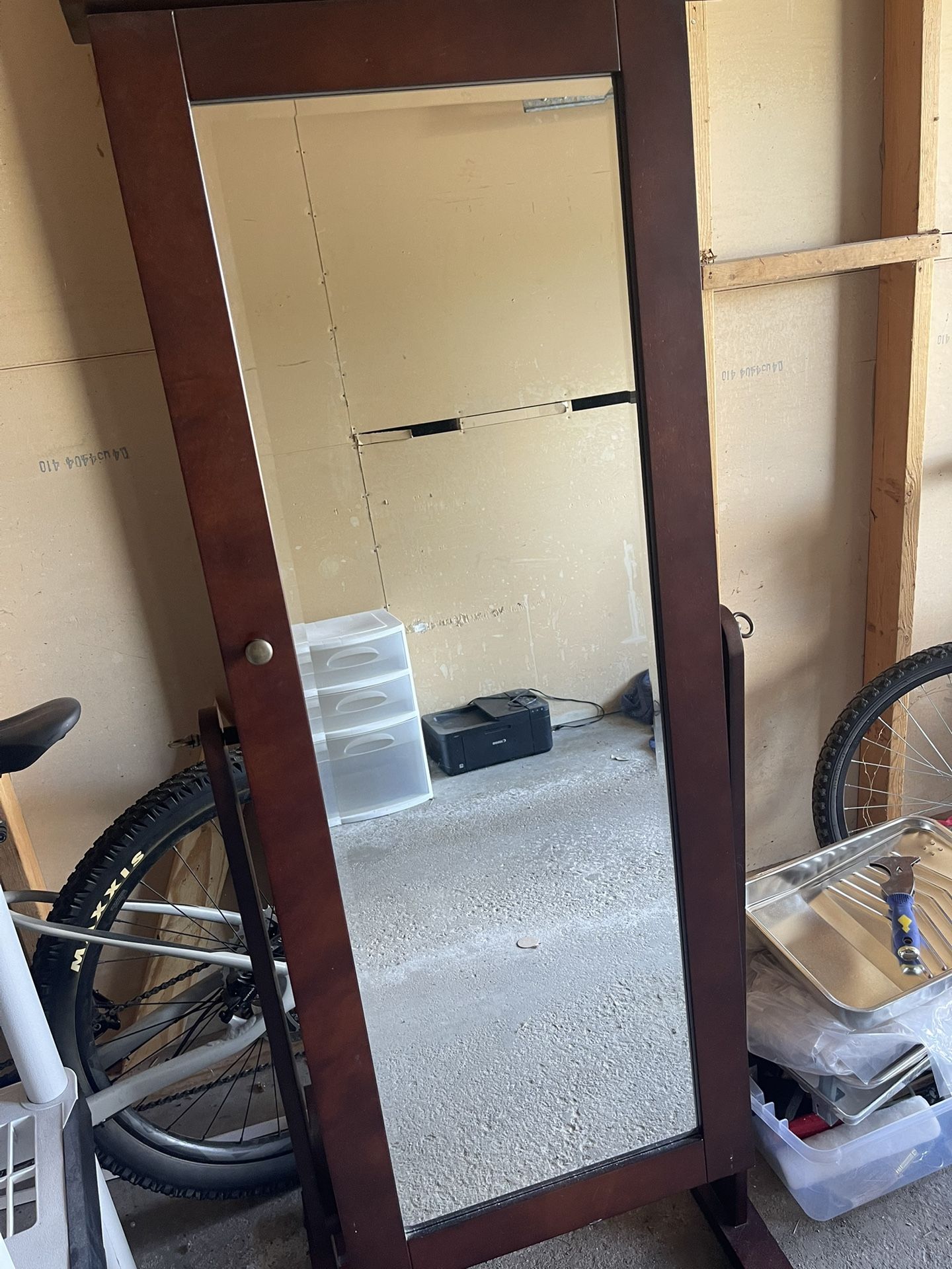 Mirror & Jewelry Storage 