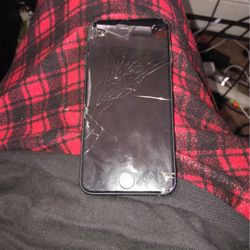 iPhone 6 (Broken Screen)