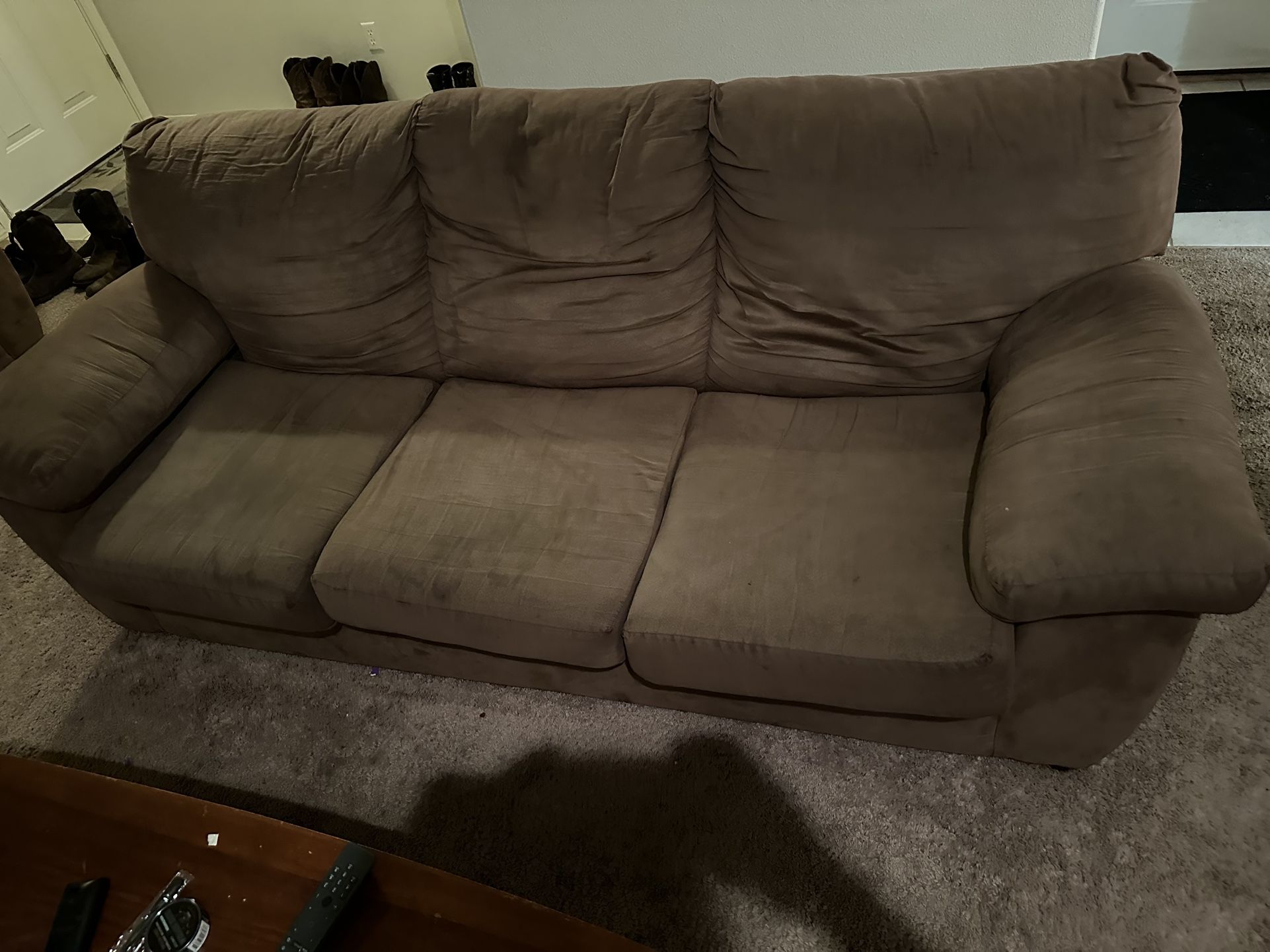 Free Couches!!! Must Go Quickly for Sale in Lacey, WA OfferUp