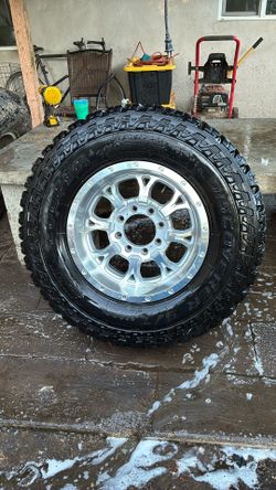 8 Lugs Rims And Tire ( All 4 )