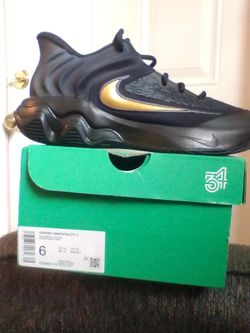 Giannis inmortality size 6 women