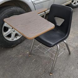Student desks - 24+ Desks