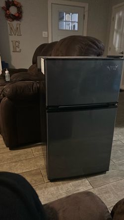 Mini fridge