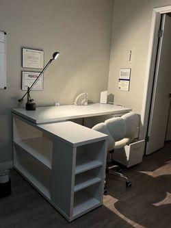 WHITE DESK AND CHAIR $149 used like new