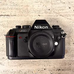 Nikon N2000 35mm Film Camera 