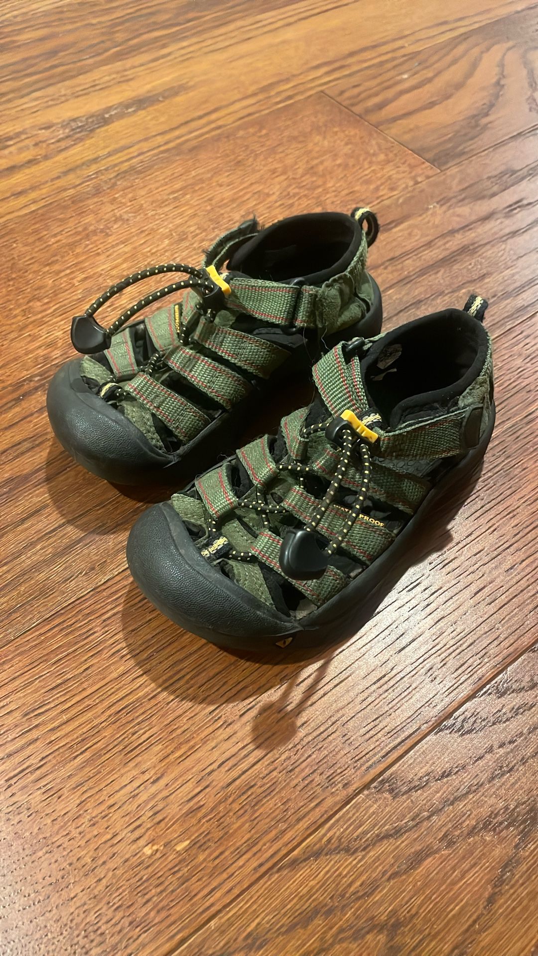 Kids Keens Size 10