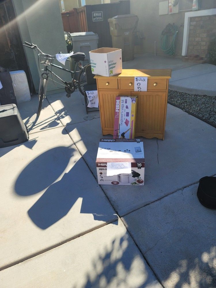 YARDSALE-HESPERIA/OAK HILLS 