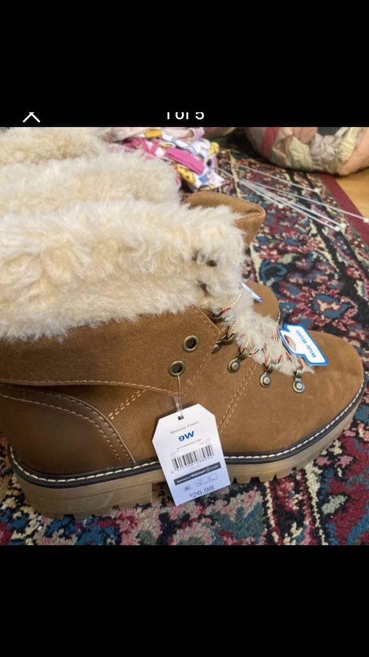 New Boots Womenβs Size 9W