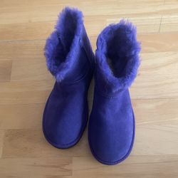 UGG  BOOTS , NEW, Never Been Worn, 