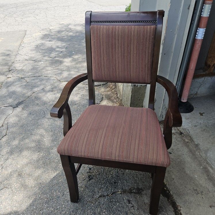 Wood Chair in Good Conditions