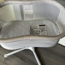 Halo Bassinet swivel Sleeper