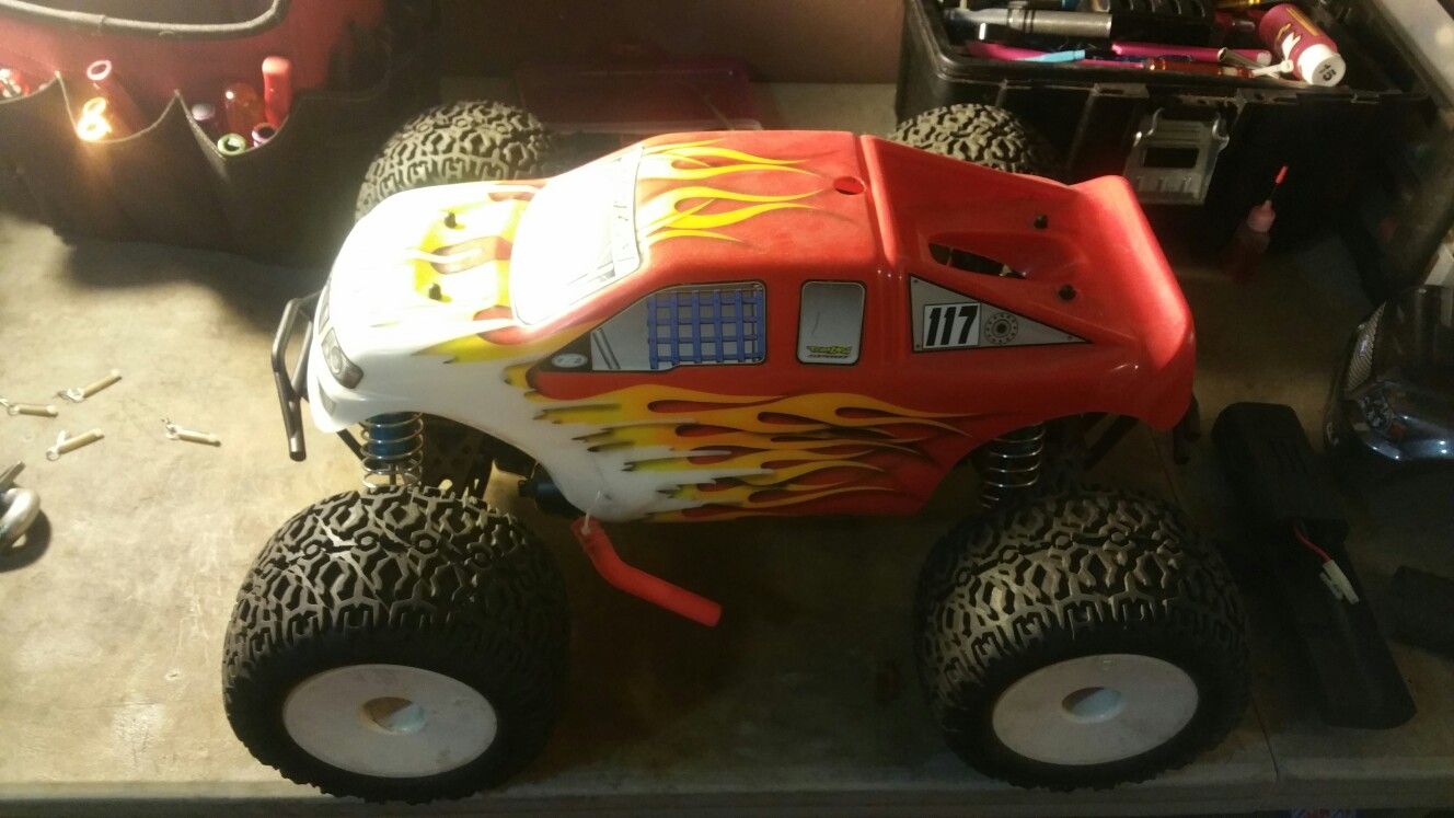 Team losi lst 2 nitro monster truck radio control rtr