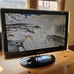 Samsung 19 Inch 1080p LCD HDTV w Chromecast 