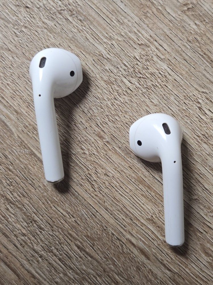 Airpods 2 with Charging Case