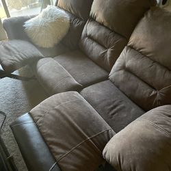 VERY NICE QUALITY DUAL RECLINER COUCH
