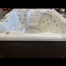 Refurbished 6 Person Hudson Bay Hot Tub 