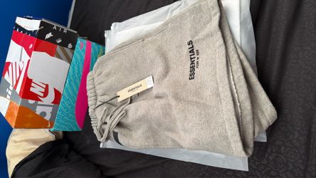 gray essential shorts