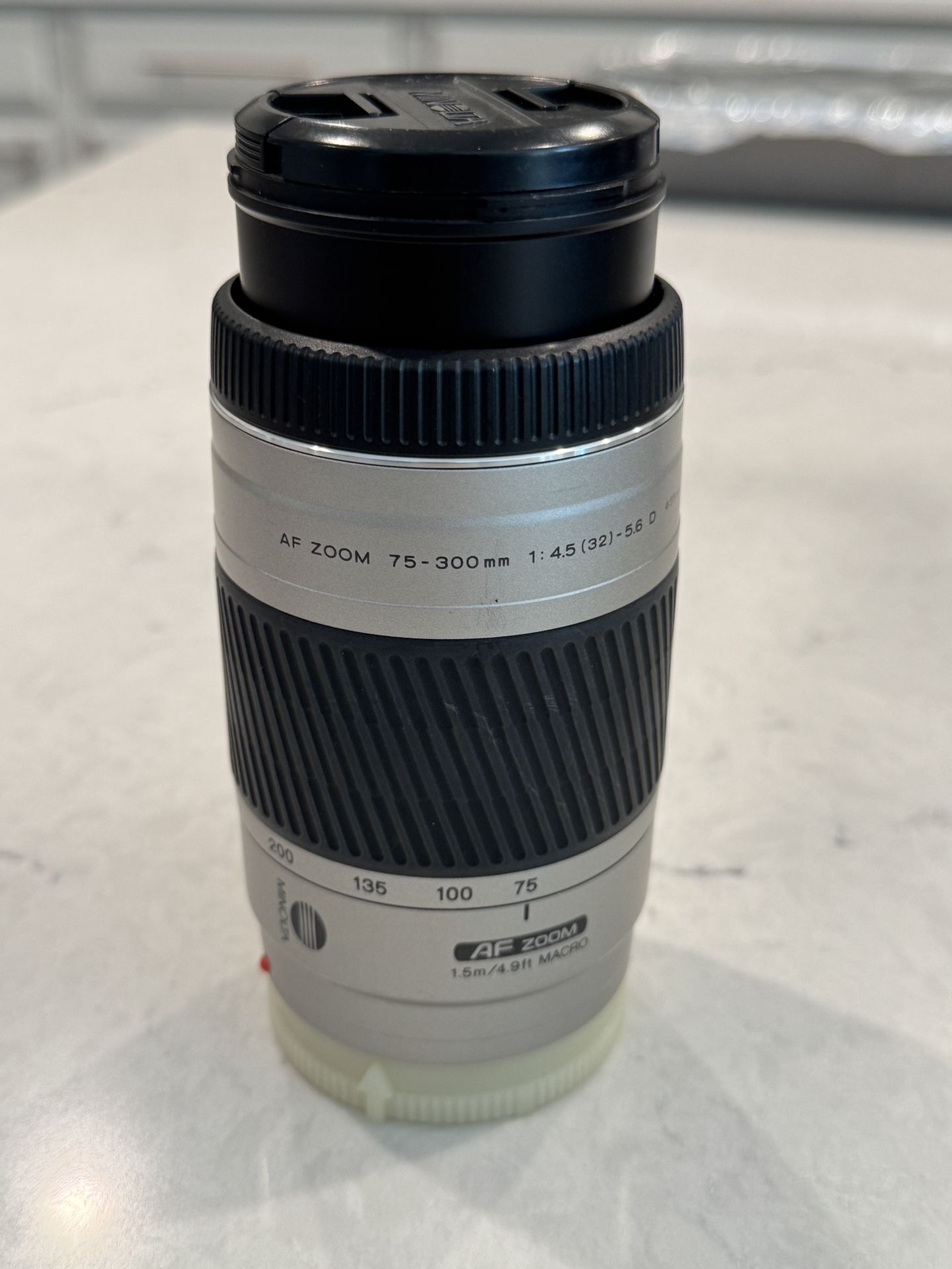 MINOLTA AF Zoom 75-300mm 1:4.5(32)-5.6 Lens