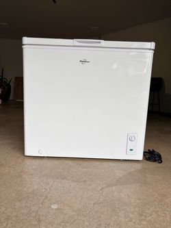 Koolatron Deep Freezer - Chest Freezer, 1 Wire Basket, Garage Ready, Meat Storage, Front Drain, Congelador For Home, Apartment, Basement, Dorm, Cottag