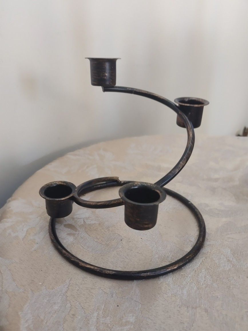 ROUND CLIMBING CANDLESTICK HOLDERS
