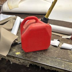 Gasoline container
