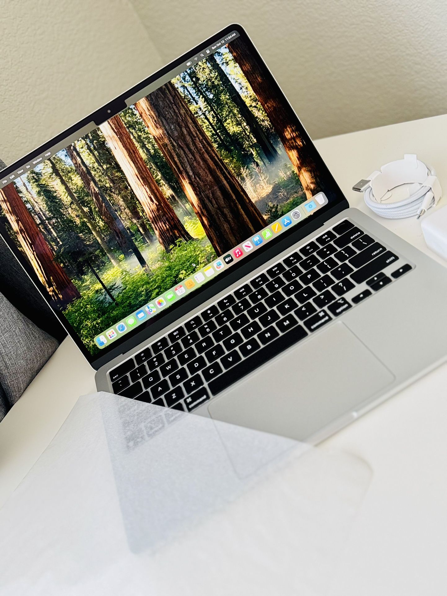 Apple MacBook Air M4 Chip! 13-inch, 24GB, 512GB! Brand New !! Never Been Used! With Apple 1 Year Warranty!!! Silver 