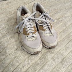 Women’s Nike Air Max Size 7.5