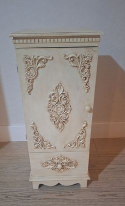 Shabby chic end table