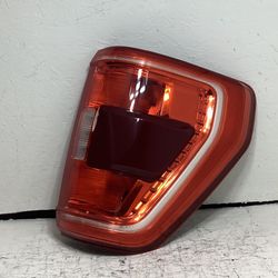 2021 2023 Ford F-150 right tail light W/ Blind Spot (1BB)