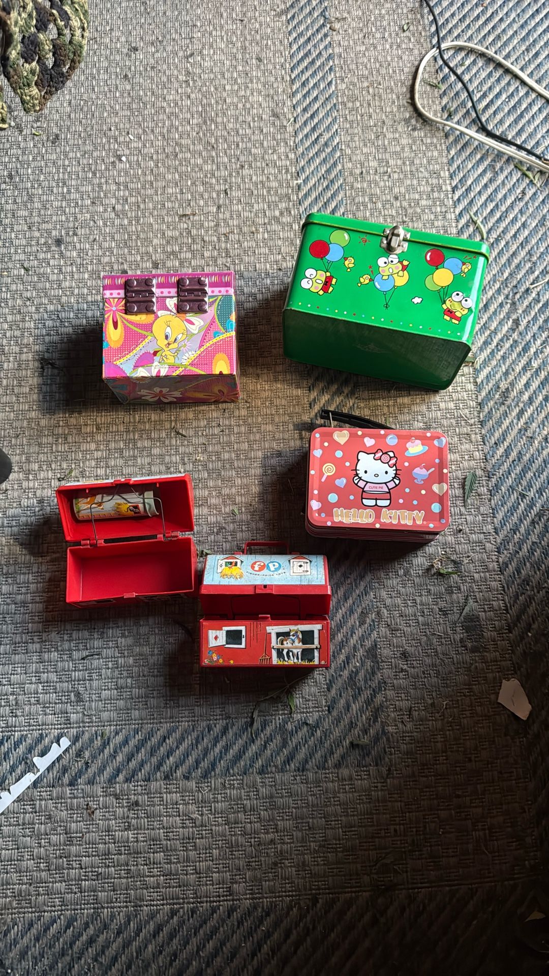 Variety Small Lunchboxes One Has Thermos 10$ Each 