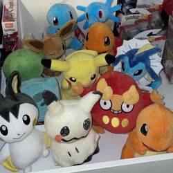 Pokemon - Lot of (11) Plushies: Pikachu - Charmander - Eevee - Vaporeon - Squirtle -  Bulbasaur - Mimikyu +++