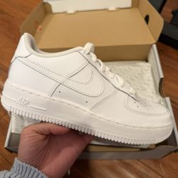 NEW Air Force 1  size:4Y