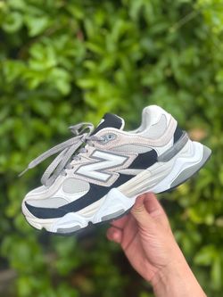 Size 5.5 men size 7 women New Balance 9060 U9060JBB Mens Size 5.5 Grey Jet Black Running Shoes Womens 7