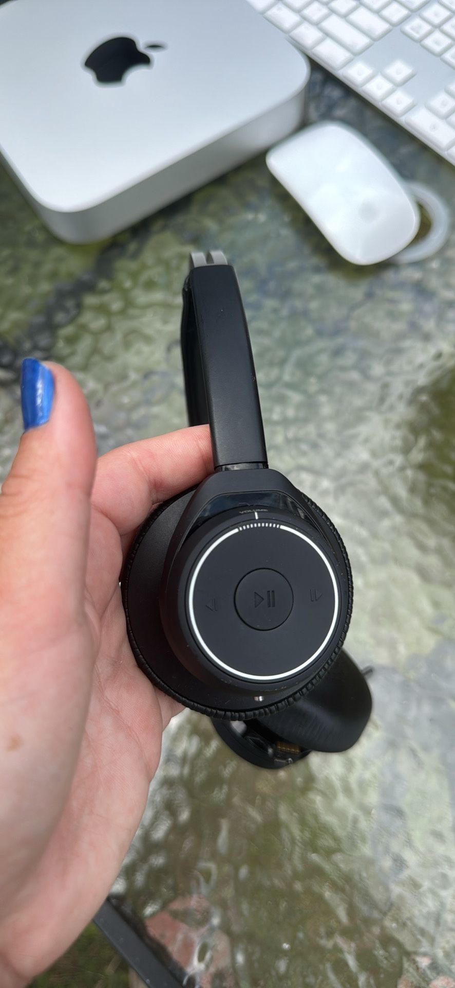 Poly Voyager Focus UC Wireless Headset  & Charge Stand (Plantronics) - Active Noise Cancellation 