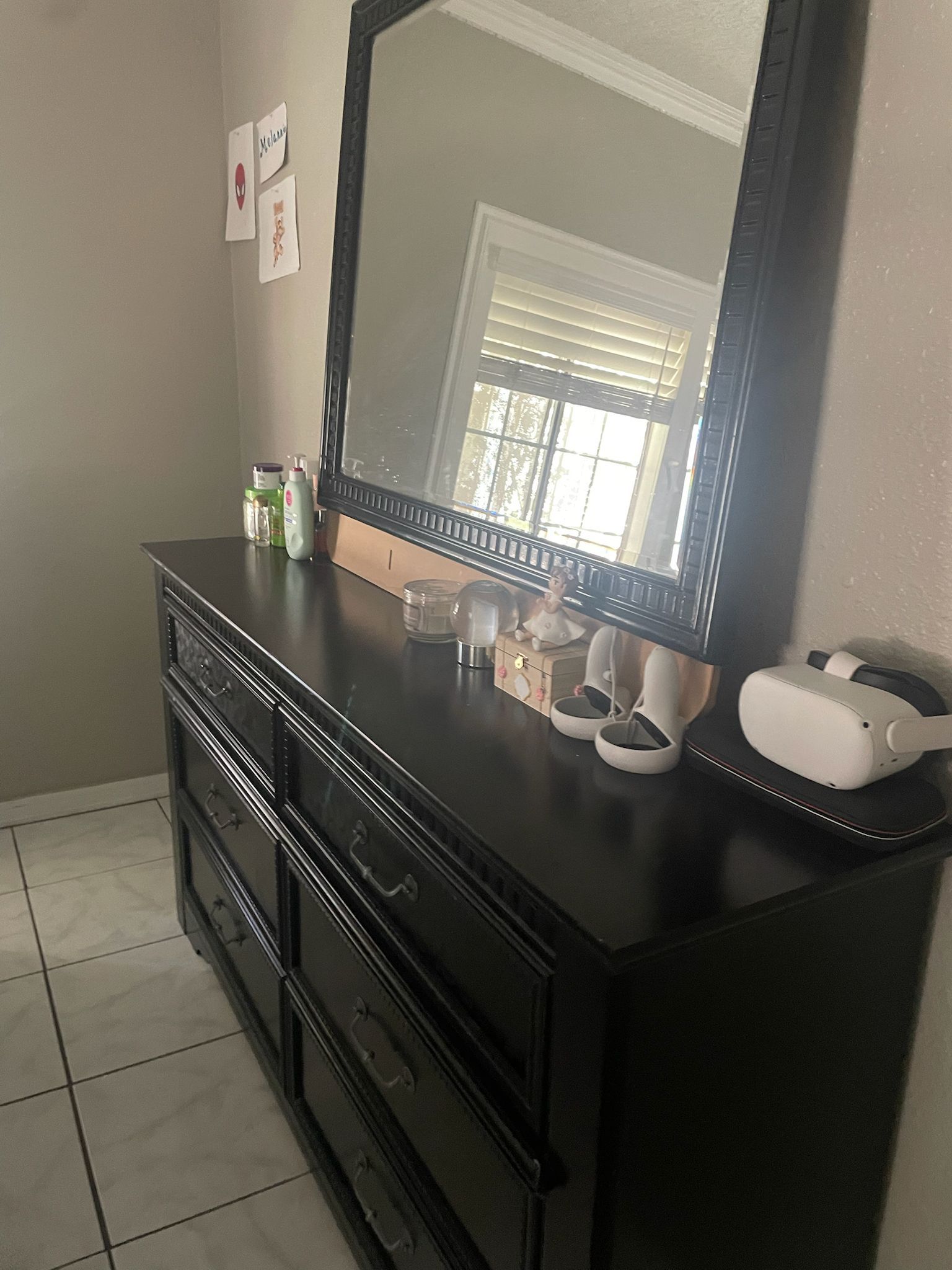 Queen Size Bed / Black / Mirror,dresser   