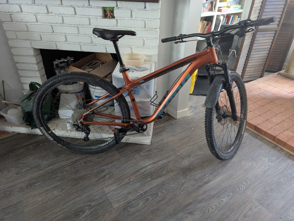 Kona Mahuna Hardtail Mountain Bike, Size Large, TONS OF UPGRADES AND NEW PARTS