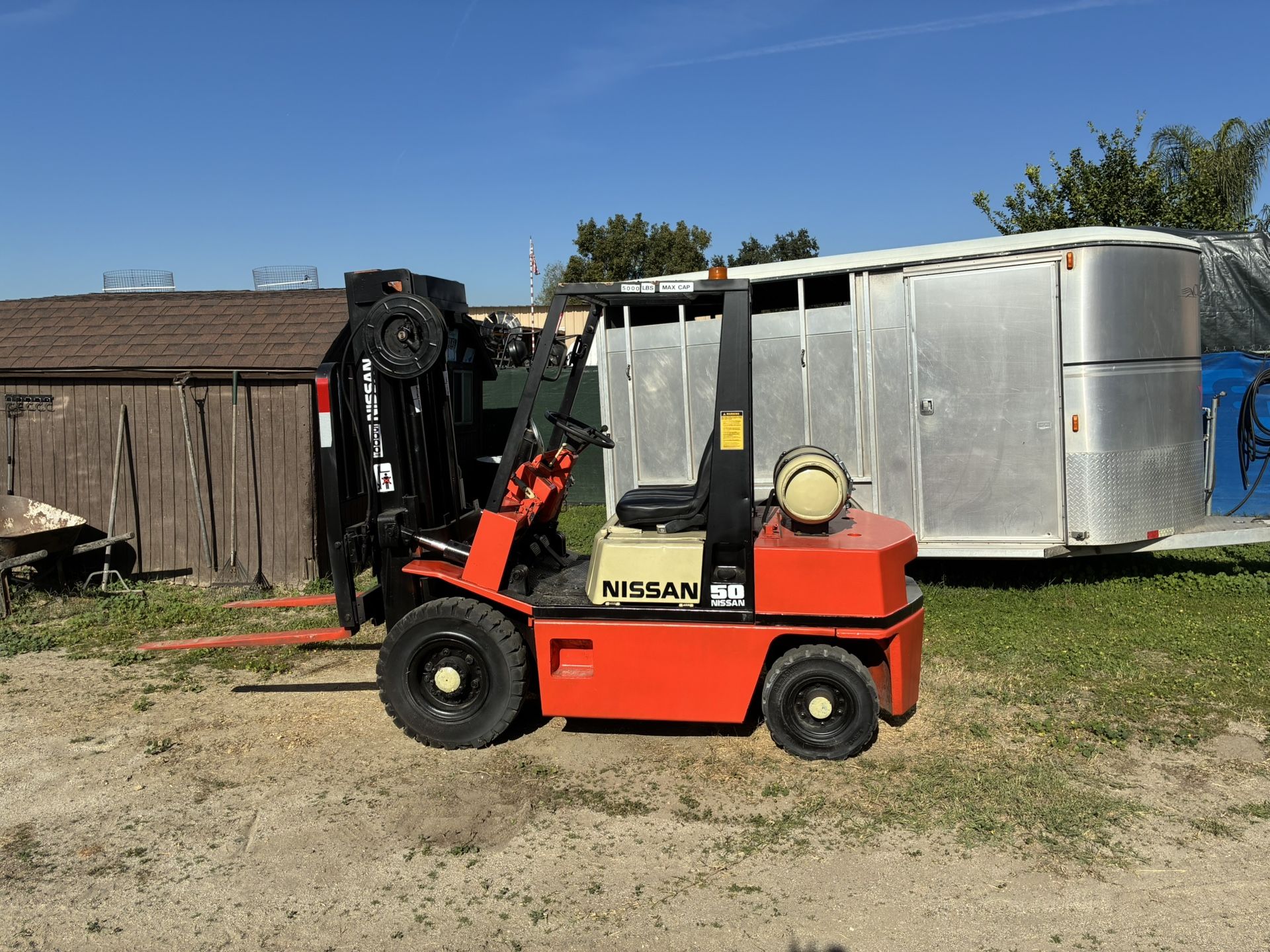 Nissan Forklift (READ LISTING)